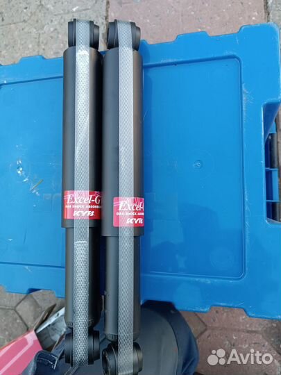 Амортизаторы для Mitsubishi l200 KYB 343251