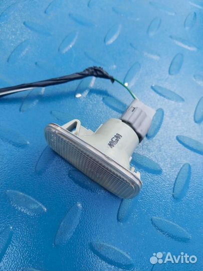 Поворотник Toyota Prius 2 NHW20 (2003 - 2011)