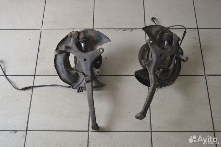 Поворотный кулак передний правый Mercedes-Benz W21