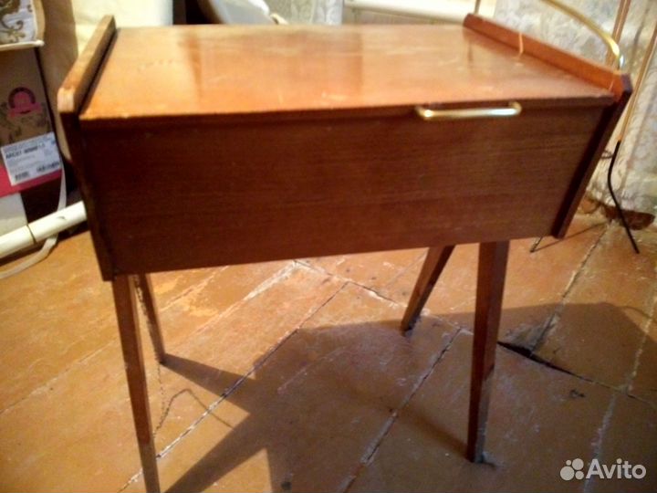 Столик для рукоделия,винтаж