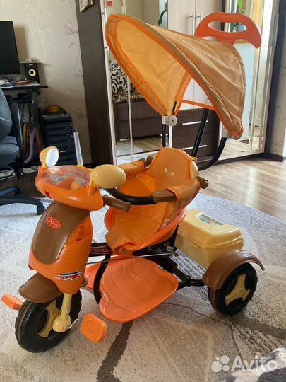 Трёхколёсный велосипед с родительской ручкой