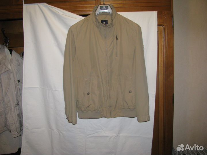 Продаю ветровку мужскую