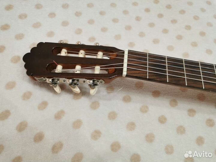 Классическая гитара массив кедра Alhambra