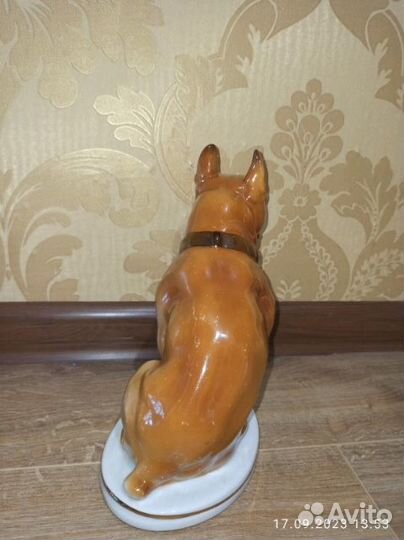 Фигурка фарфоровая СССР (собака бульдог)