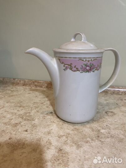 Чайник и чашка