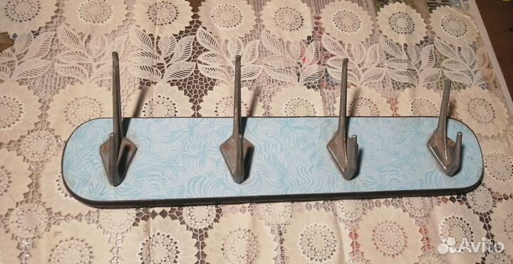 Вешалка для одежды настенная металлическая