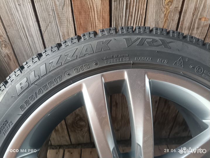 Bridgestone Blizzak VRX 225/45 R17