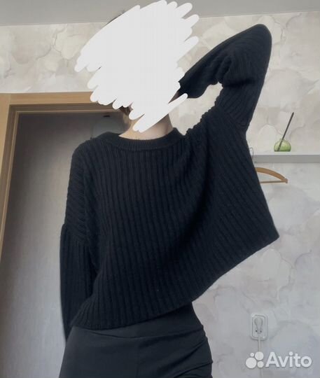 Свитер черный укороченный