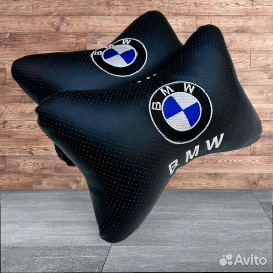 Подушки BMW черные с логотипом