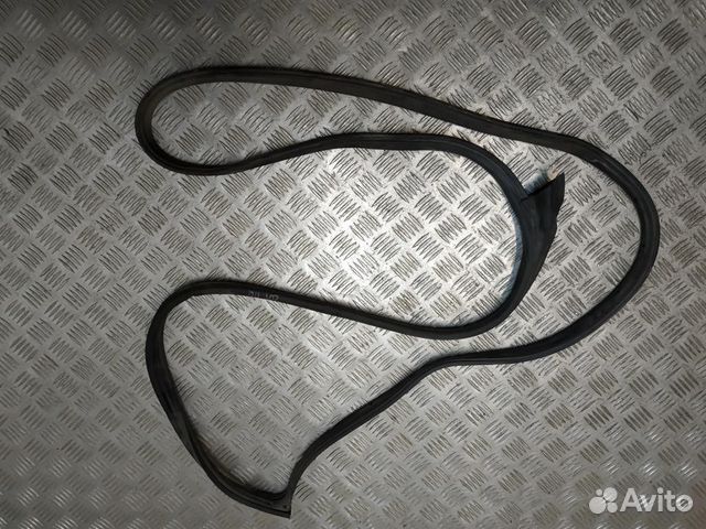 Уплотнитель двери передней правой Mercedes-Benz