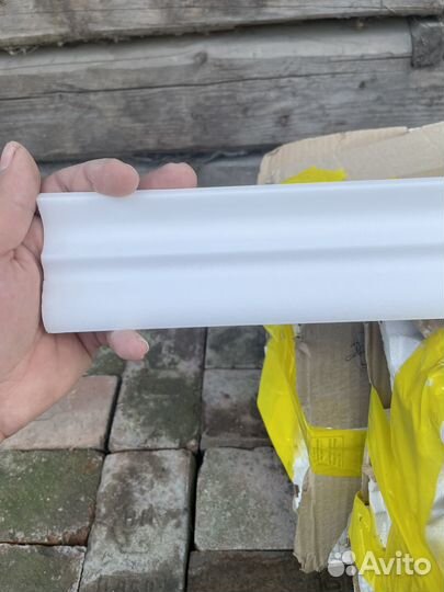 Потолочный плинтус