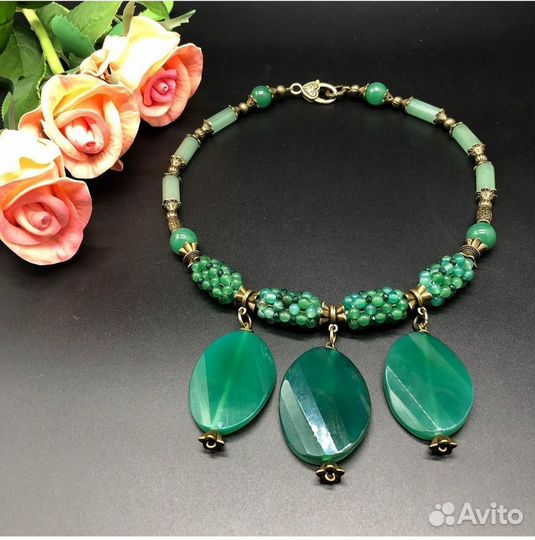 Колье из нефрита