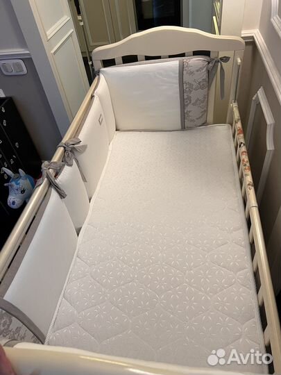 Детская кроватка с продольным маятником