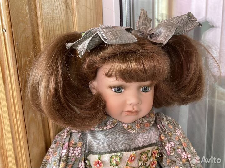 Кукла фарфоровая коллекционная