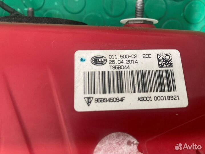 Фонарь крышки багажника задний правый Porsche