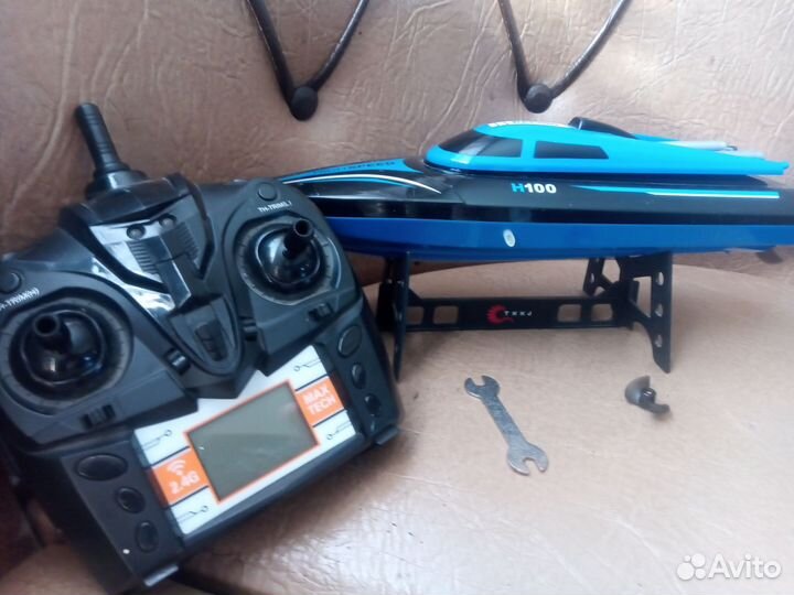 Катер на радиоуправлении