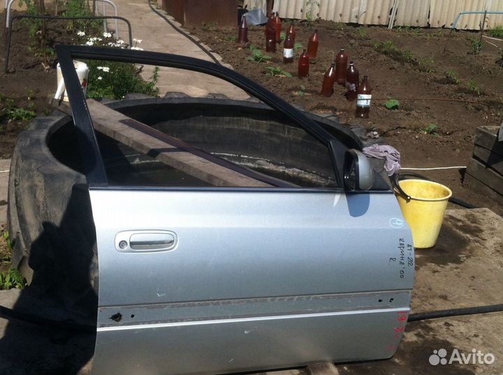 Дверь передняя правая в сборе toyota carina