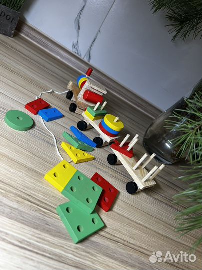 Паровозик деревянный