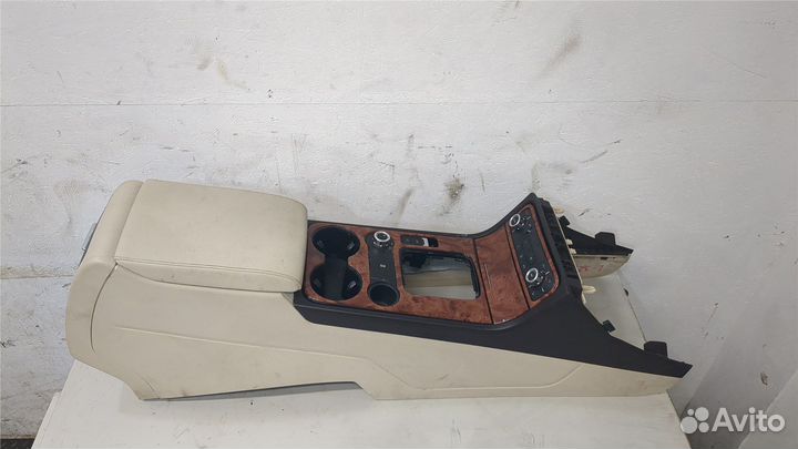 Консоль салона Volkswagen Touareg, 2011