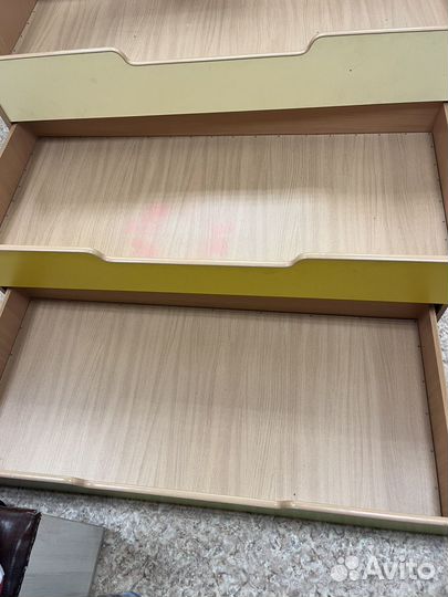 Трех ярусная кровать