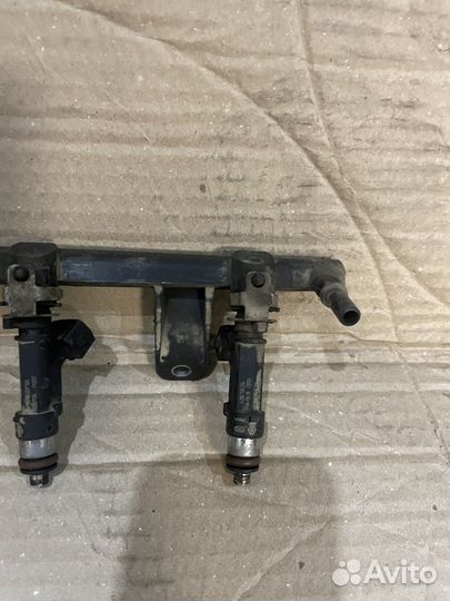 Топливная рампа форсунки Рено Логан 2 Сандеро 2