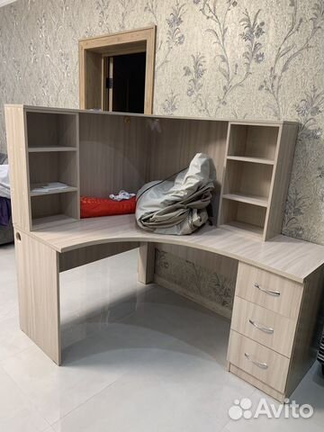 Угловой письменный стол и комод