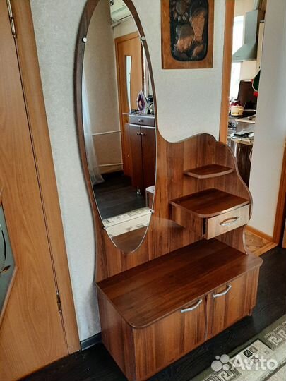 Трюмо с зеркалом бу