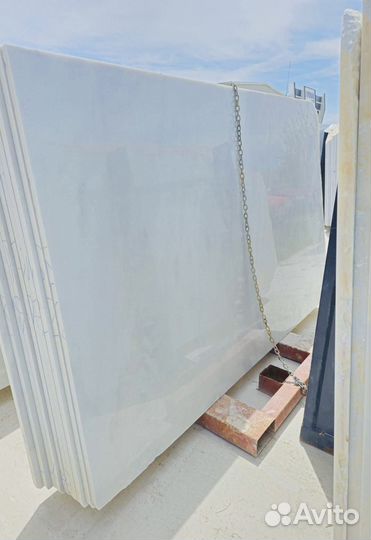 Белый мрамор