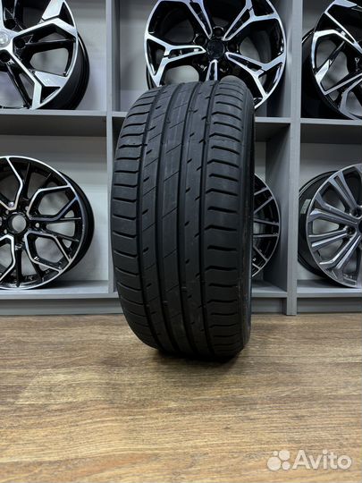 Delinte DS7 Sport 275/40 R22 108Y