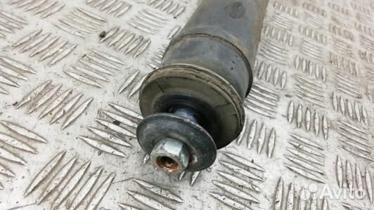 Амортизатор задней балки toyota avensis T27 (92B12