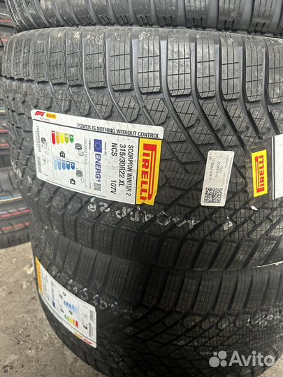 Pirelli Scorpion Winter 2 275/35 R22 и 315/30 R22 107V