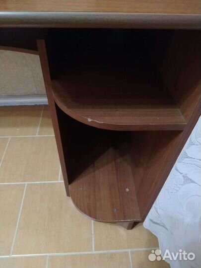 Компьютерный стол / ученический стол