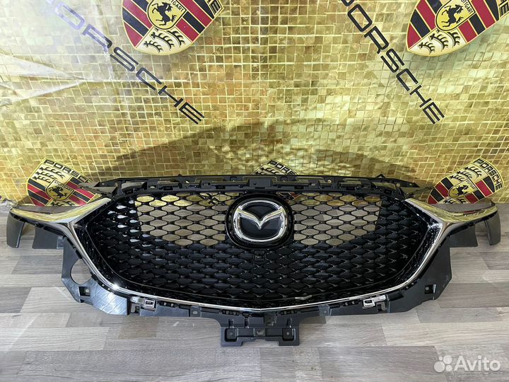 Решетка радиатора на Mazda CX-4 новая оригинал
