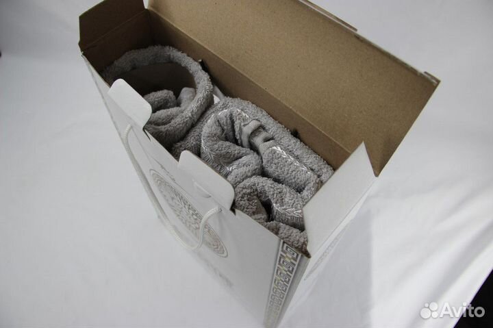 Комплект махровых полотенец в подарочной коробке