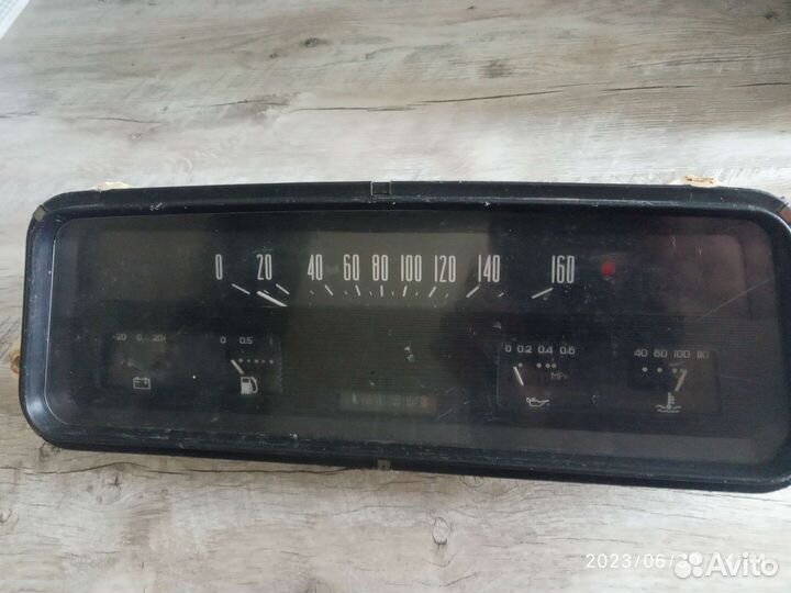 Приборная панель на москвич