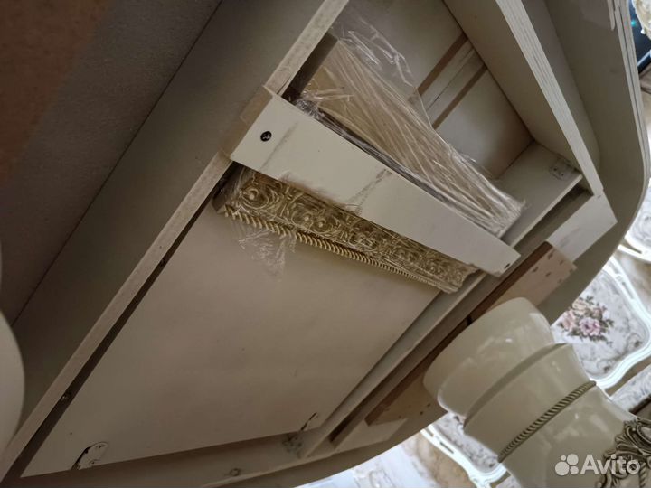 Стол и стулья новые