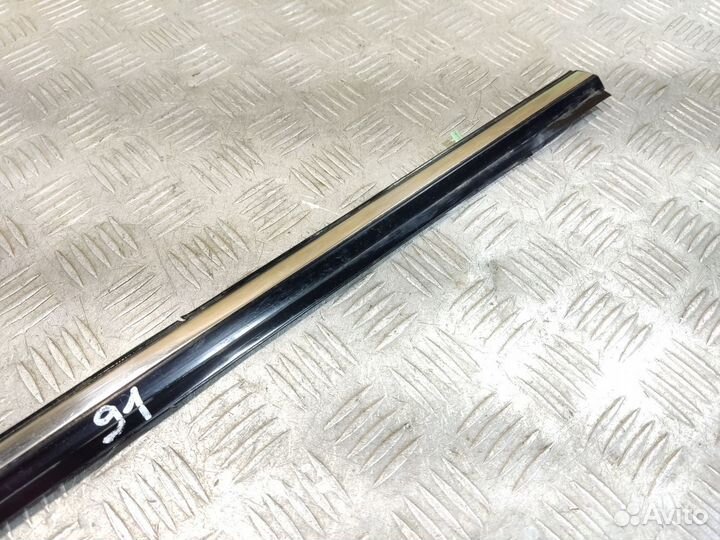 Молдинг стекла двери правой передней Kia Clarus 19