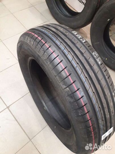 Yokohama BluEarth AE50 SUV 215/65 R17 99V