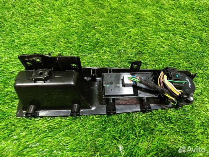 Блок упр. стеклоподьемниками передний левый