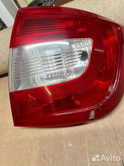 Фонарь задний правый skoda rapid