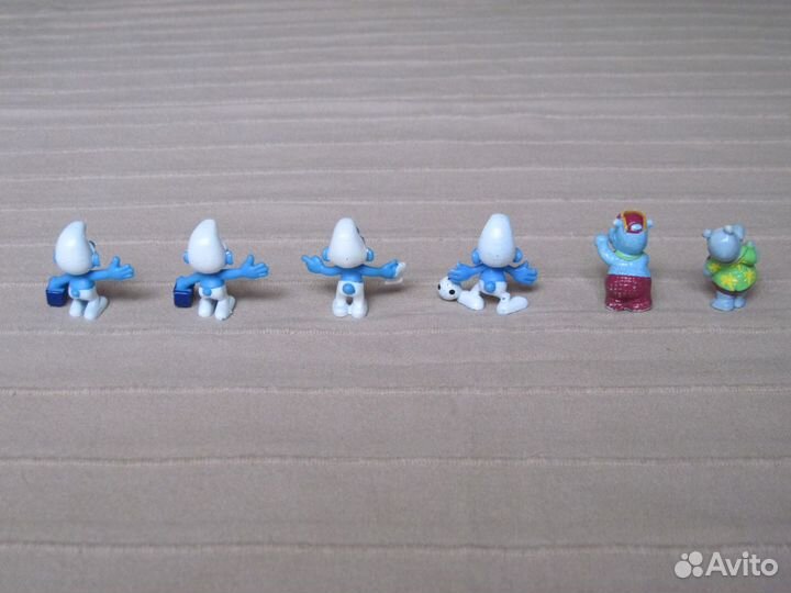 Игрушки из киндер-сюрпризов (смурфики, бегемотики)
