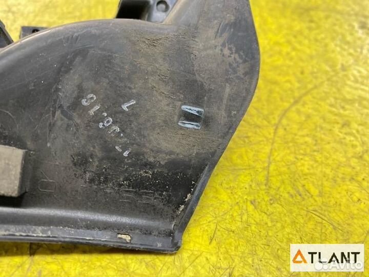 Уголок решетки под дворники правый nissan serena