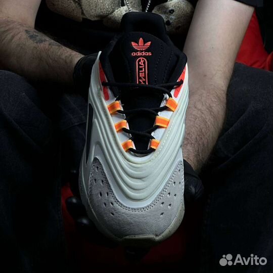 Adidas Ozelia
