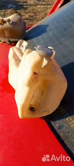 Бачок омывателя Ауди 80