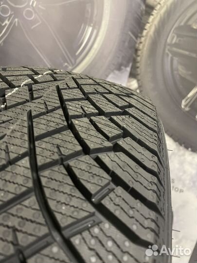 Nokian Tyres Hakkapeliitta R5 SUV 275/45 R21 110T