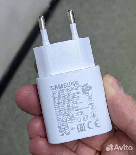 Зарядные устройства Apple и Samsung оба - 18W