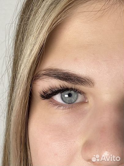 Модель на наращивание ресниц