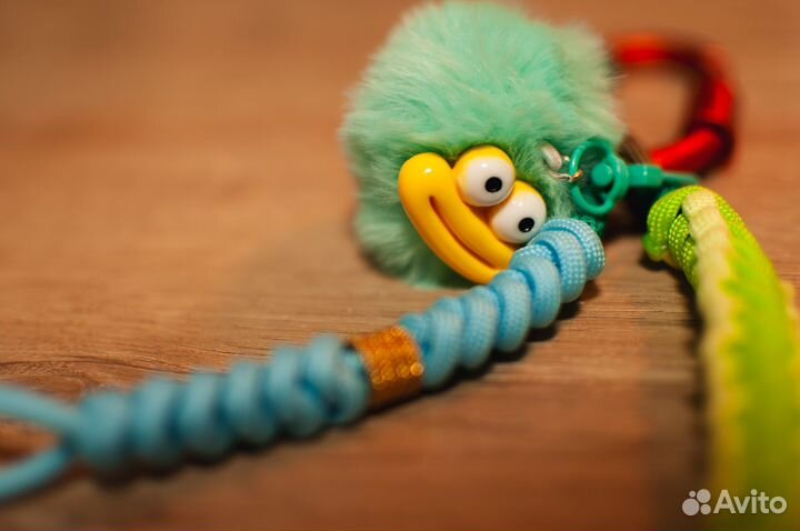 Брелок для ключей из паракорда ручной работы