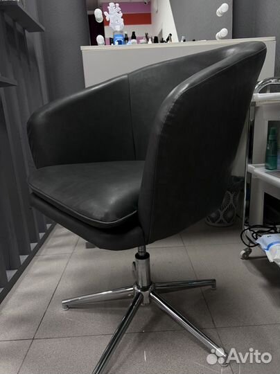 Продам кресло- стул с поворотным механизмом