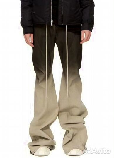 Джинсы клеш Rick Owens на руках